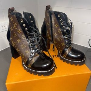 LV Star Trail Ankle Boot- size 40, converts to a US women size 10